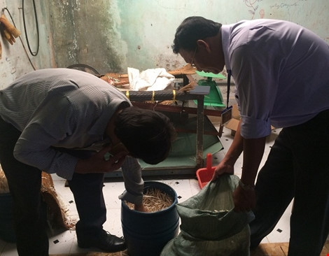 Kinh hoang gia do moc day thung nho hoa chat Trung Quoc