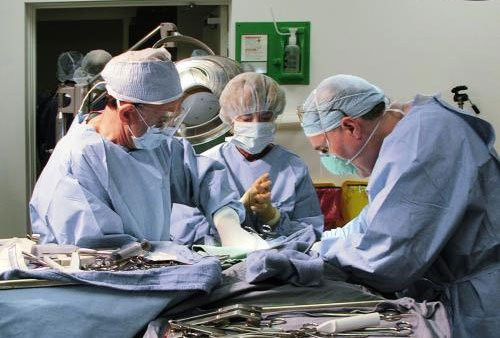 Đông lạnh cơ thể chờ cơ hội tái sinh. Nhiều người yêu cuộc sống đã bỏ ra hàng trăm đô la để đông lạnh ơ thể với hy vọng hồi sinh nhờ tiến bộ của khoa học, kỹ thuật trong tương lai.