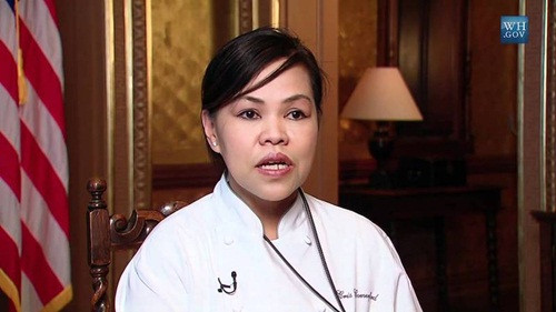 Bà cho biết, kỹ năng của một đầu bếp tại Nhà Trắng là quan trọng nhất, nhưng cách bạn đối xử với đồng nghiệp và môi trường xung quanh cũng quan trọng không kém bởi sẽ có một nhóm đầu bếp và bạn là một mảnh ghép nhỏ trong một bức tranh hoàn thiện.