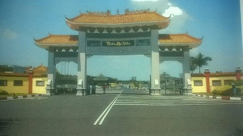 Tổng giám đốc trẻ tuổi Nguyễn Văn Hậu không chỉ có tài lãnh đạo mà có "máu liều". Anh liên tiếp gây bão dư luận bởi những dự án mà người khác cho là điên rồ. Gần đây nhất là dự án 1.500 tỷ đồng xây dựng Nghĩa trang Thiên An Viên (Vĩnh Phúc) mang tầm khu vực.