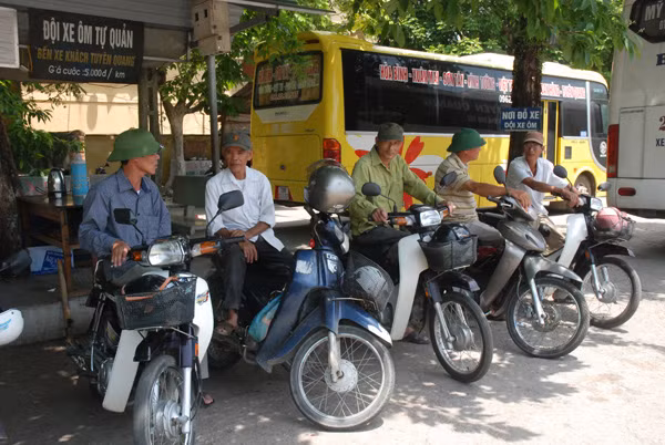 Hay dịch vụ xe "ôm". Ảnh: Baotuyenquang.