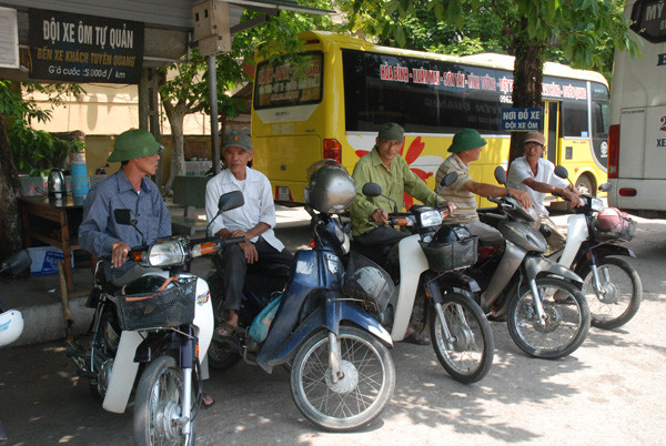 Hay dịch vụ xe "ôm". Ảnh: Baotuyenquang.