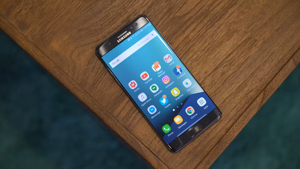 Hiện tại chưa có thông tin về mức giá của chiếc Galaxy Note 7R tại thị trường Việt Nam. Tuy nhiên thông thường thì mức giá tại Việt Nam sẽ chênh lệch ít so với mức giá tại Hàn Quốc. Nếu có mức giá như Hàn Quốc (14 triệu đồng) thì Galaxy Note 7 vẫn hoàn toàn có thể thành công khi mà vẫn còn rất nhiều người dùng Việt yêu thích sản phẩm này.