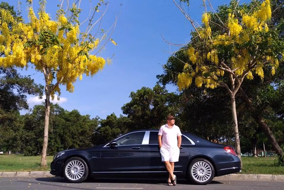 Đầu năm 2017, Khải Silk tiếp tục bổ sung vào bộ sưu tập siêu xe sang của mình chiếc Mercedes-Maybach S400 4Matic đời 2017 có giá 6,9 tỷ. (Ảnh Xevathethao)