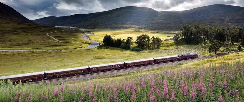 Giá mỗi chuyến tàu Royal Scotsman, Scotland lên đến 2.216 USD/đêm, chính vì thế nó cũng được liệt vào danh sách những chuyến tàu đắt đỏ nhất từng thấy.