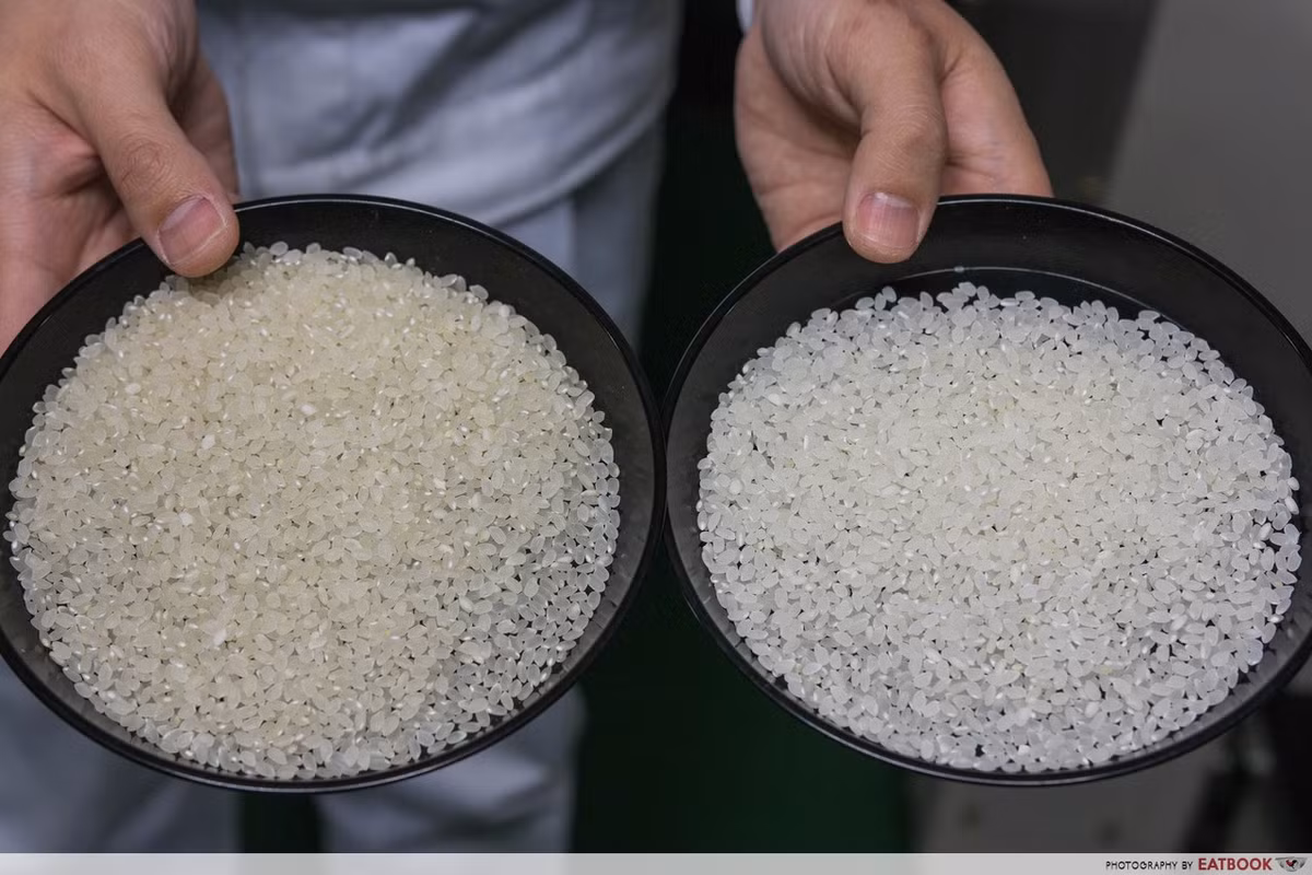 Sự pha trộn gạo này có thể thay đổi theo từng năm và công ty sản xuất ra loại gạo này sẽ quyết định tỷ lệ pha trộn để đưa ra sản phẩm đạt chất lượng tiêu chuẩn. (Ảnh Eatbook)