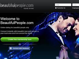 Menu của quán gồm có những loại rượu mạnh, rượu vang và cả sâm banh hay những ly cocktail được làm từ lô hội, nước dừa, bơ và những loại nước ép có lợi cho sức khoẻ nhằm mang đến vẻ đẹp hoàn hảo cho những người tham dự.