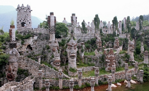 Trong 20 năm qua, đất rừng sông Peilun đã trở thành một ngôi làng nghệ thuật đầy đủ các tác phẩm điêu khắc bằng đá. Nó bây giờ trở thành một điểm du lịch hút khách. Nó cũng là minh chứng cho tham vọng và sự kiên trì của nghệ sĩ Trung Quốc.