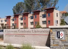 Ông cũng nhận được nhiều thiện cảm khi từng đóng góp 20 triệu USD vào trường đại học quản trị kinh doanh nổi tiếng Claremont Graduate, Mỹ vào năm 2004.