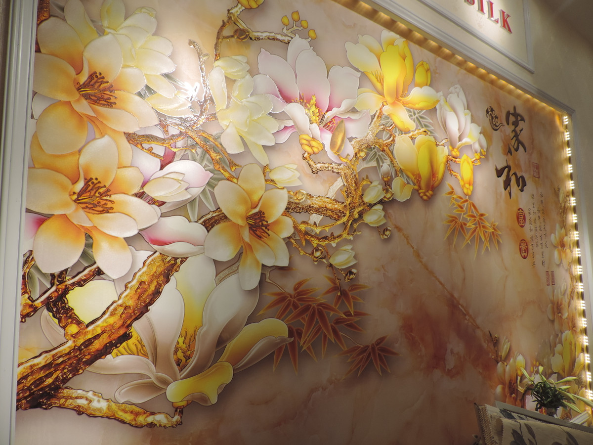 Ngoài ra, tranh lụa 8D cũng là một trong những vật liệu trang trí trường hút dân nhà giàu Việt hiện nay.