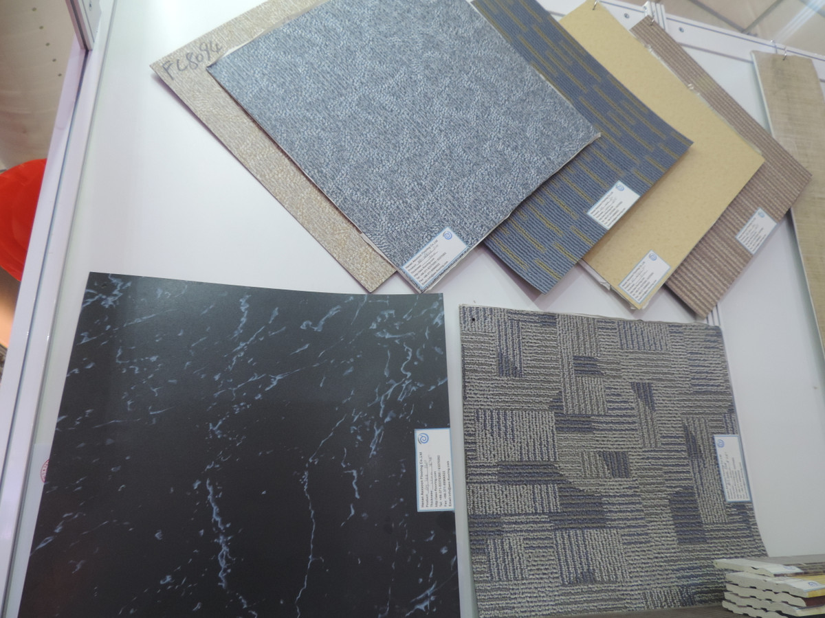 Ốp tường trang trí là một trong những công đoạn làm tăng tính thẩm mỹ cho ngôi nhà. Hiện nay, có rất nhiều vật liệu trang trí tường độc lạ được tung ra nhằm thu hút người tiêu dùng Việt như sợi gỗ thân thiện môi trường, đá thủy tinh, vải, thụa thuê tuyệt đẹp...