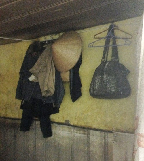 Hoàn cảnh kinh tế khó khăn lại cộng thêm căn bệnh ung thư mà đến tận những giây phút cuối cuộc đời ông vẫn không được hưởng một chút sung sướng nào. Nhìn hình ảnh còn sót lại về nơi ở của ông, người hâm mộ không khỏi xót xa về cuộc đời của một người nghệ sỹ gạo cội.