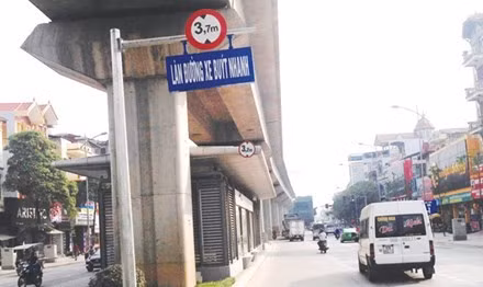 Dự án xe buýt nhanh. Khởi công từ năm 2013, dự án xe buýt nhanh (BRT) sử dụng vốn vay ODA của Ngân hàng Thế giới với tổng kinh phí hiện hành hơn 1217. tỷ đồng. Dự án này được kỳ vọng góp phần hiện đại hóa giao thông đô thị Hà Nội, giảm thiểu ùn tắc giao thông. Theo dự kiến, dự án này sẽ hoàn thành vào cuối năm 2015.