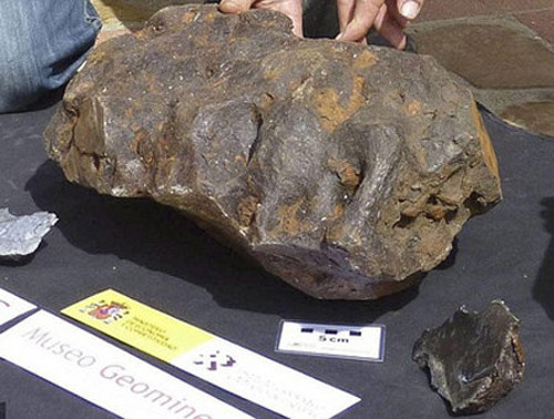 Tình cờ xem một phóng sự về hiện tượng thiên thạch tại Tây Ban Nha vào năm 2011. Anh Lopez đã gọi điện cho nhà địa chất học Juan Gutierrez. Sau khi phân tích, Gutierrez và các đồng nghiệp đã khẳng định đây là một mẩu thiên thạch kim loại có từ thời tiền sử và có giá trị rất cao, 112 tỷ đồng.