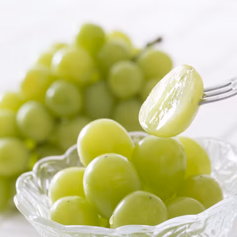 Một trong những điểm đặc biệt khi thưởng thức loại nho này là nó có hương vị thoang thoảng giống mùi xoài chín.