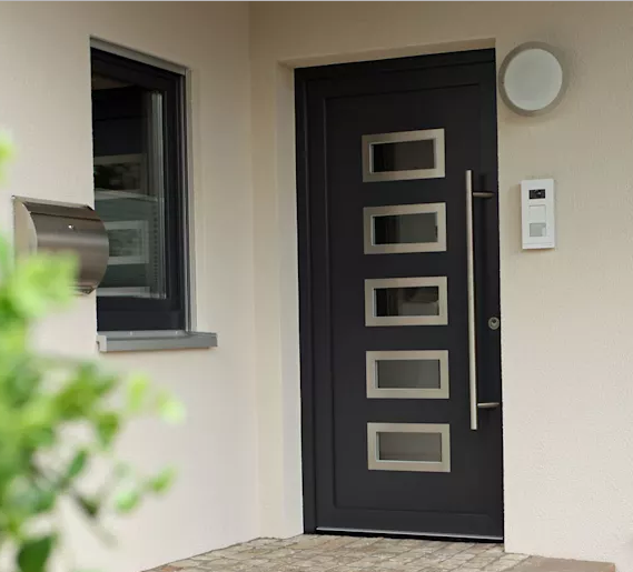 Với những người có cá tính mạnh và thích gam màu trầm thì màu đen sẽ vô cùng thích hợp. Ảnh: Homify.