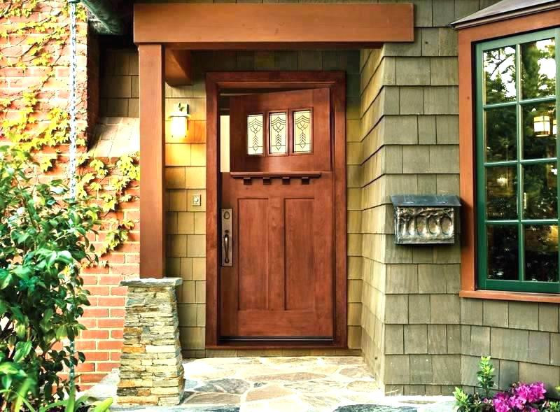 Cửa gỗ với màu sắc tự nhiên cũng rất được nhiều người lựa chọn. Ảnh: Bmsaccrington.