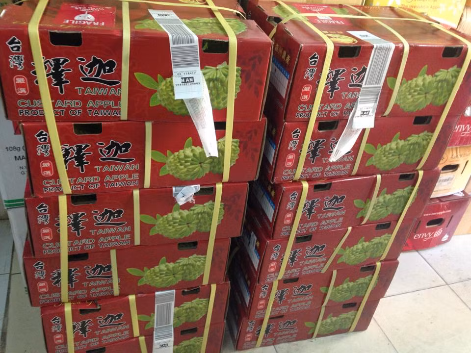 Sở dĩ có giá đắt đỏ như vậy bởi nhiều người cho rằng giống na Đài Loan chứa nhiều vitamin tốt cho sức khỏe. Ảnh: FB Hoa quả nhập ngoại.