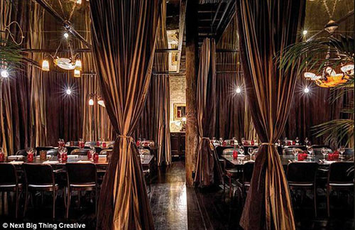 Hình ảnh của nó không được công bố rộng rãi. Mới đây, một triệu phú đã hé lộ những bức ảnh bên trong nội thất xa hoa của pháo đài đặc biệt làm nhiều người muốn ghé thăm khi nó hoàn thành.