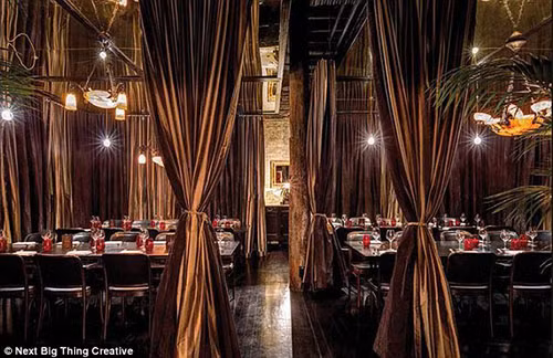 Hình ảnh của nó không được công bố rộng rãi. Mới đây, một triệu phú đã hé lộ những bức ảnh bên trong nội thất xa hoa của pháo đài đặc biệt làm nhiều người muốn ghé thăm khi nó hoàn thành.