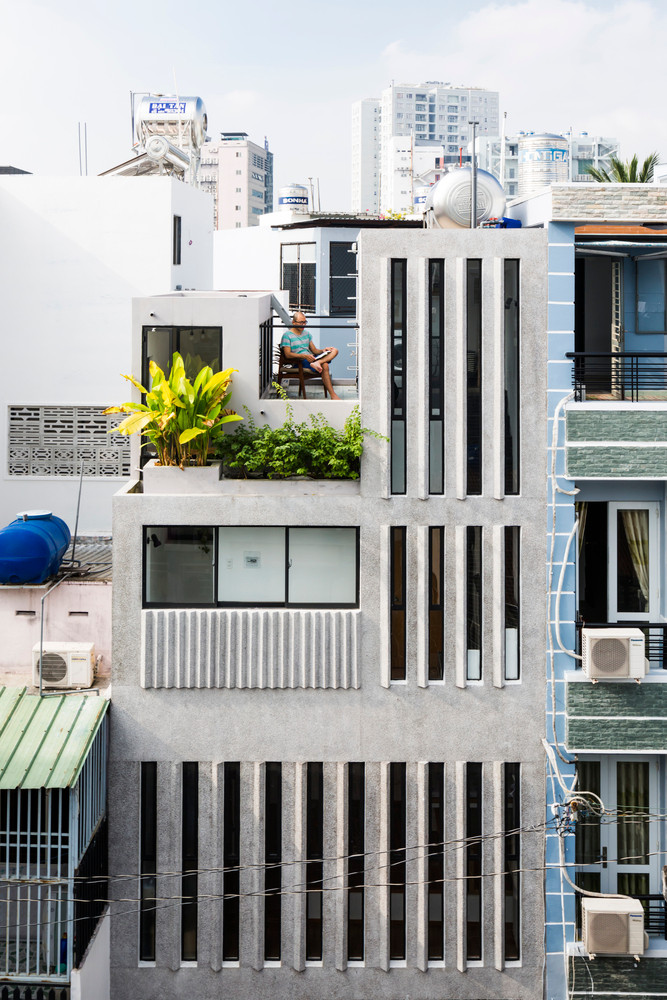 Ngôi nhà này có tên là 18 House với diện tích vẻn vẹn 18m2 và nằm trong một hẻm cụt tương đối yên tĩnh ở Sài Gòn.