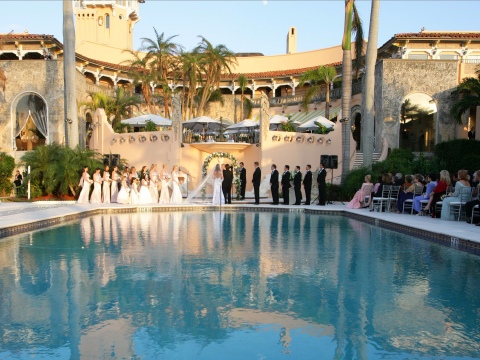 Mar-a-Lago là nơi tổ chức nhiều sự kiện, trong đó có các sự kiện từ thiện. Nơi này từng diễn ra đám cưới gần đây nhất của tỷ phú Trump và cũng là nơi ca sỹ Oprah Winfrey tổ chức sinh nhật.