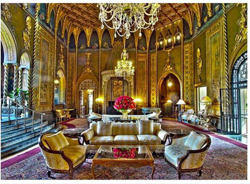 Đây là nơi giới quý tộc và hội nhà giàu thường xuyên lui tới, những cô nàng xinh đẹp mang trang phục lộng lẫy và những quý ông bóng nhoáng mới hợp với nơi này.