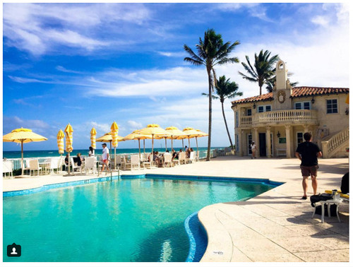 Tổng cả khu resort có 118 phòng được xây từ những năm 1920. Ông Trump mua nó vào nawm1985 với giá 10 triêu USD và cải tạo thành một resort hạng sang.