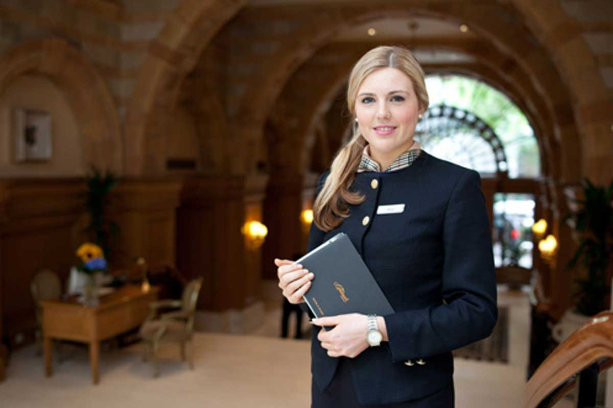 Với hàng loạt nhà hàng mọc lên phục vụ nhu cầu hưởng thụ ngày một tăng của người dân Việt Nam thì quản lý nhà hàng cũng là nghề cho thu nhập tốt trong năm 2018. Ảnh: ipos.