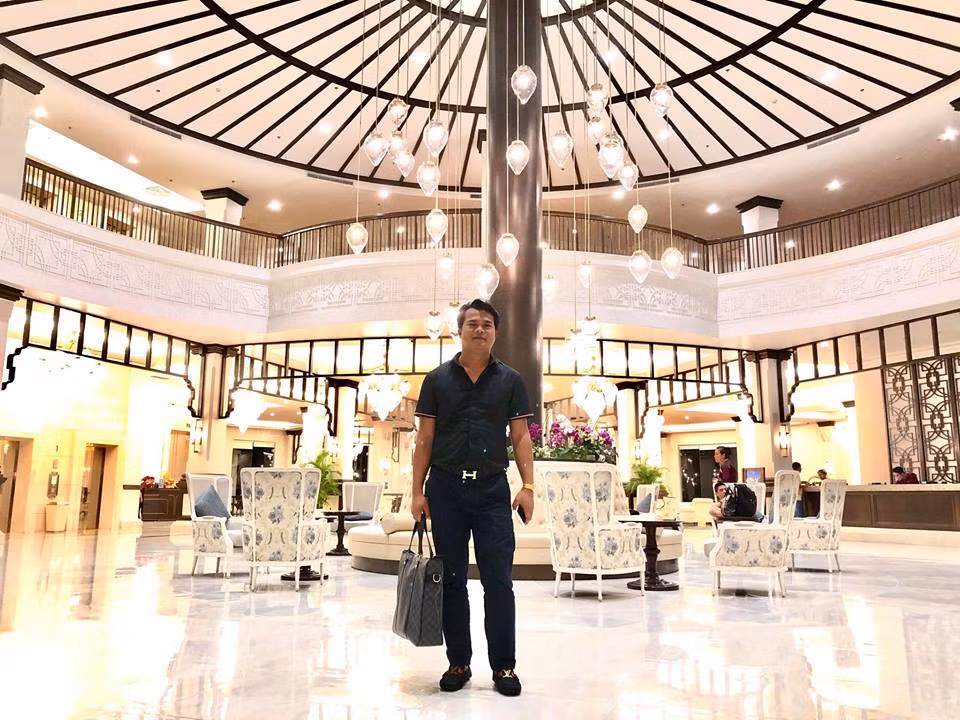 Thông tin từ Kênh 14, anh khởi nghiệp kinh doanh sim số bằng 2.650.000 đồng là tiền mừng đám cưới của bạn bè. Ảnh: FBNV.