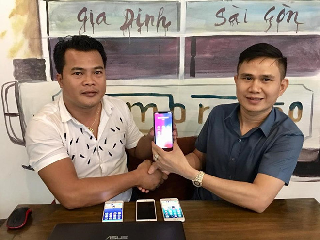 Ngày 6/8/2018, anh Phương đã đàm phán thành công thương vụ mua sim khủng 0909999999 với giá 1 triệu USD (23 tỷ) – số tiền chuyển nhượng lớn nhất từ trước tới nay trong làng sim số. Ảnh: Zing.