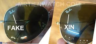 Nên xem kỹ chất liệu mắt kính bởi kính giả thường không được làm bằng chất liệu thủy tinh. Những chiếc kính của hãng không được làm từ một khuôn, chúng được cắt và gia công mượt mà bằng tay từ những khối vật liệu acetate chất lượng cao. Vì vậy chúng ta nên xem xét kỹ sản phẩm trực tiếp, đánh giá chất lượng, độ tinh tế, đường nét… để lựa chọn.