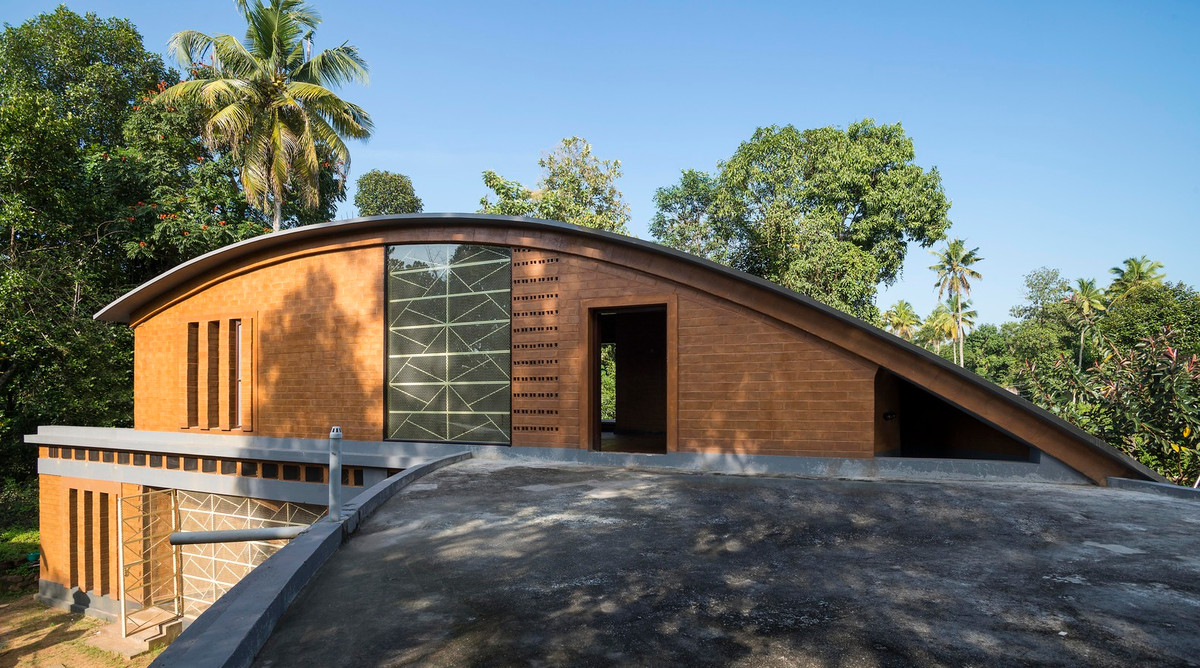 Mai vom doc dao bien ngoi nha thanh 