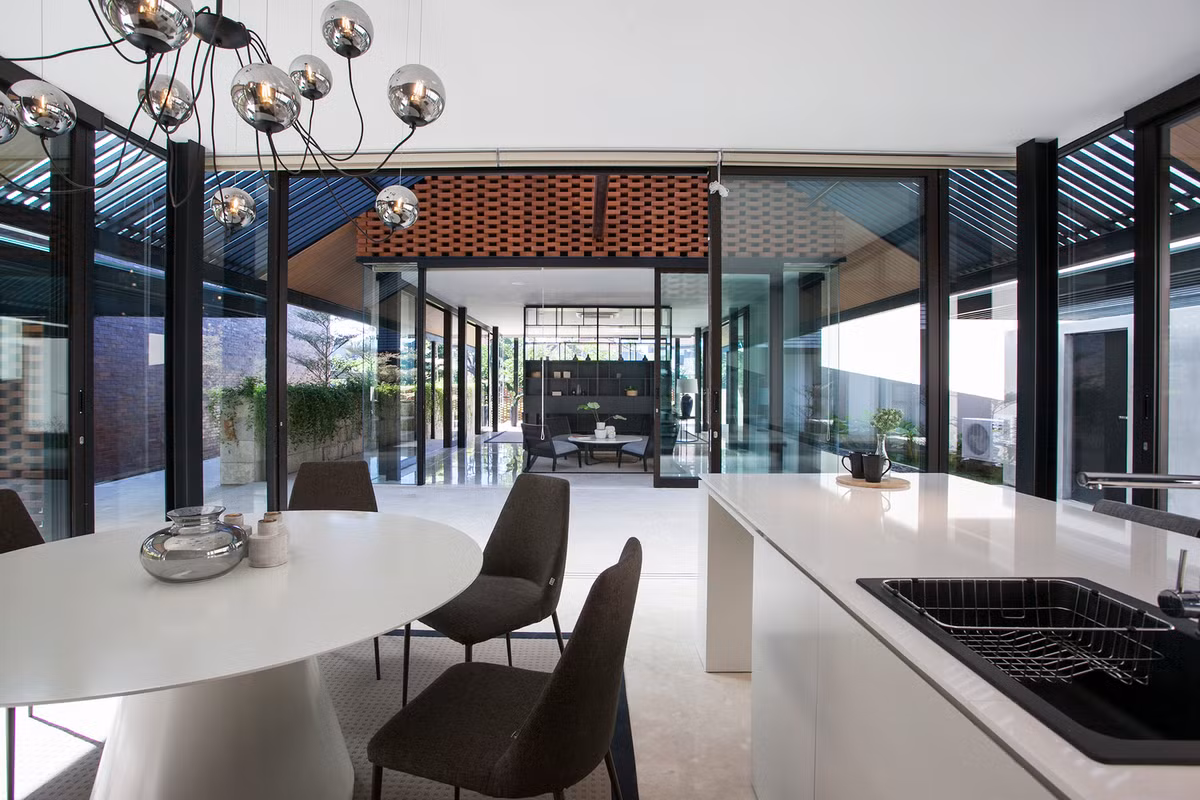 Ngam nha cap 4 trong suot voi be boi ngoai troi dep lung linh-Hinh-2