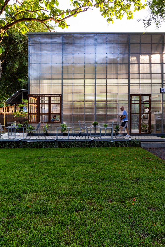 Lan Din sở hữu vị trí “vàng” khi xung quanh là cảnh quan thiên nhiên vô cùng tươi đẹp.