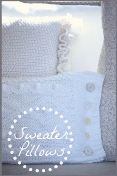 Áo gối len. May một chiếc áo len đơn giản cho gối không hề khó, nếu muốn điệu đà hơn nữa thì hãy thay hàng khóa bằng những chiếc cúc.