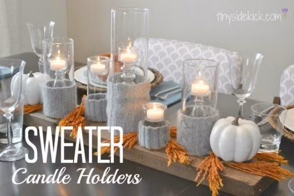 Áo len cho chân nến. Bằng những mảnh vải len thừa, biến những cây cắm nến đơn điệu thành những chiếc nến vô cùng ấm áp. Nó hoàn toàn phù hợp cho đêm giáng sinh.
