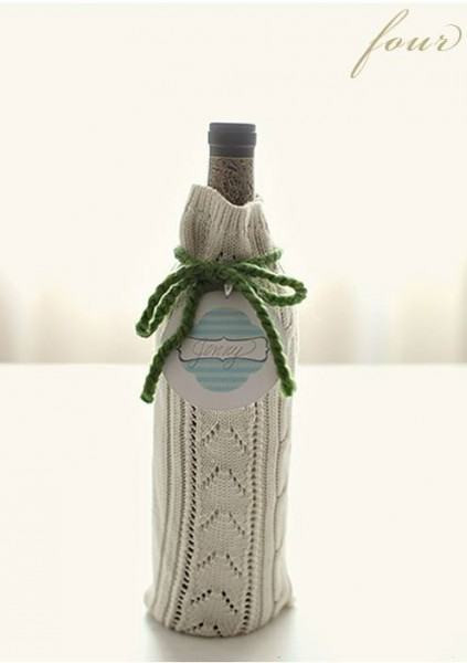 Bọc rượu áo len. Đặt trên bàn ăn thì chai rượu này hẳn sẽ có giá trị hơn rất nhiều.