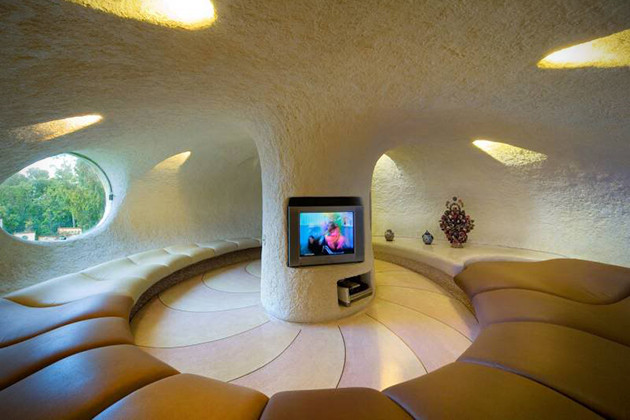 Toàn bộ nội thất của ngôi nhà cũng được chế tạo với những đường nét rất mềm mại.