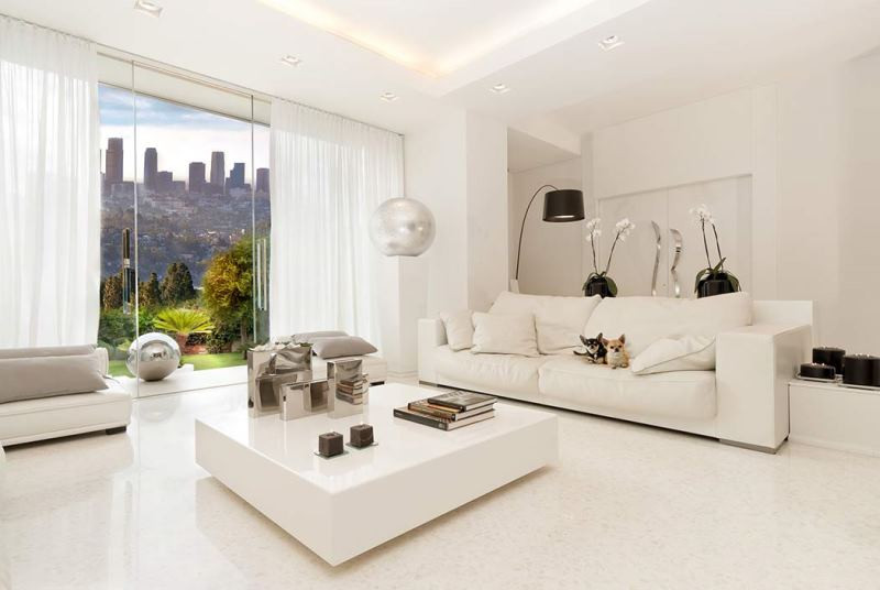 Ngoài rộng rãi, không gian trong căn phòng màu trắng cũng tạo cảm giác thông thoáng hơn rất nhiều... Ảnh: Baoxaydung.