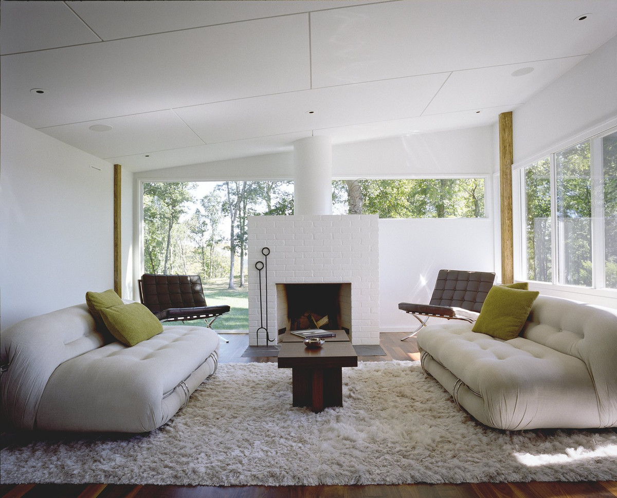 Stillman Cottage tọa lạc tại Litchfield, Connecticut, Mỹ. Tháng 12 này, ngôi nhà sẽ được niêm yết để bán đấu giá với giá từ 2 - 2,5 triệu USD.