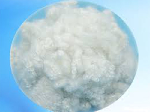 Polyester tái chế. Vật liệu làm từ nhựa tái chế và các loại vải không ăn mòn. Đây là loại vật liệu ưa thích, thân thiện môi trường bởi nó làm giảm bớt việc sản xuất Polyester mà chất lượng vẫn như Polyester ban đầu. Ảnh: Alibaba.