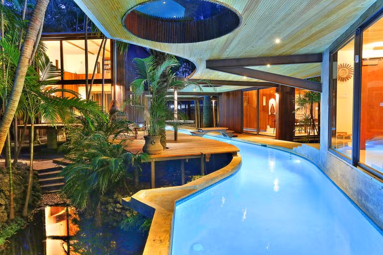 Woodsong được thiết kế bởi kiến trúc sư Alfred Browning Parker. Đây cũng từng là ngôi nhà mà anh sống. Ảnh: housebeautiful.