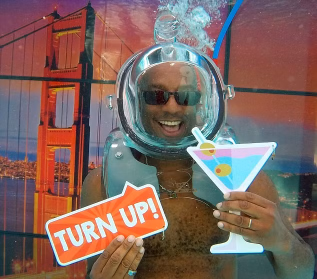 Chiếc mũ công nghệ cao này có thể thải ra các loại tinh dầu nước hoa, giúp bạn tận hưởng những liệu pháp hương thơm trong khi lặn.