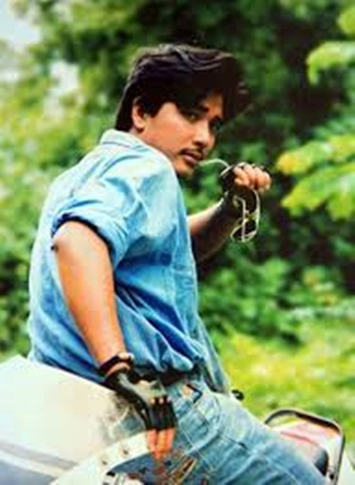 Từ bộ phim Lệnh truy nã, anh tiếp tục xuất hiện dày đặc trên màn ảnh, có những bộ phim catxê lên đến 30 triệu đồng – Số tiền khủng thời bấy giờ. Đây là thời kỳ huy hoàng nhất trong sự nghiệp điện ảnh của anh. Hình ảnh Tuấn Anh của màn ảnh luôn là anh chàng phong trần đào hoa với mũ phớt, thuốc lá và gái đẹp vây quanh.