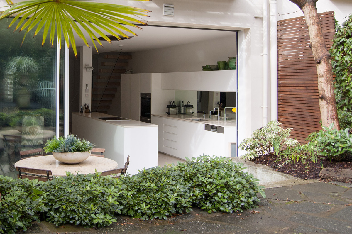 Dot nhap ngoi nha co cau thang lo lung cuc 