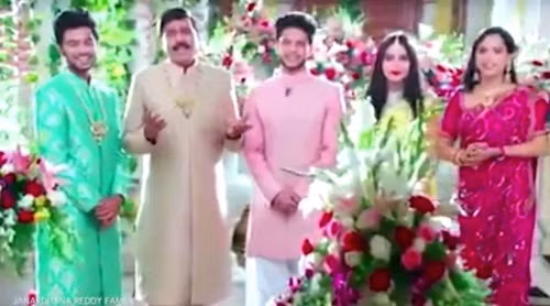 Dân chúng đã nổi khùng và phẫn nộ bởi lễ cưới diễn ra chỉ vài ngày sau khi chính phủ Ấn Độ thu hồi tất cả tờ tiền giấy mệnh giá 500 rupee và 1.000 rupee để phát hành tiền giấy mệnh giá 500 rupee và 2.000 rupee nhằm hạn chế hoạt động găm giữ trong bối cảnh khủng hoảng tiền mặt.