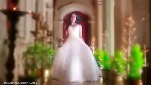 Lễ cưới huy động khoảng 3000 nhân viên an ninh, 300 cảnh sát cùng với hàng chục trinh sát rà soát bom mìn và chó nghiệp vụ hàng chục con để đảm bảo an toàn nhất cho toàn bộ đám cưới.