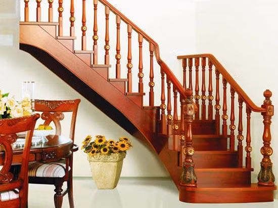 Có rất nhiều loại gỗ để làm cầu thang, bao gồm cả gỗ tự nhiên và gỗ công nghiệp. Ảnh: Cauthanggo.