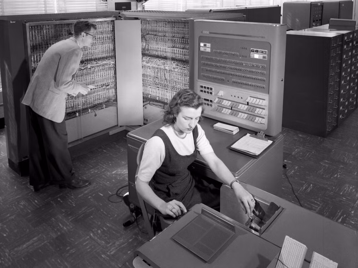 Ông bắt đầu làm việc cho một công ty mã hóa thẻ để thu thập thêm kiến thức về máy tính và điện toán. Sau đó, lấy kinh nghiệm từ công ty này ông đã vào làm tại công ty tàu điện Missouri Pacific, và dùng hệ thống máy tính của IBM để giúp điều chỉnh lịch trình tàu.